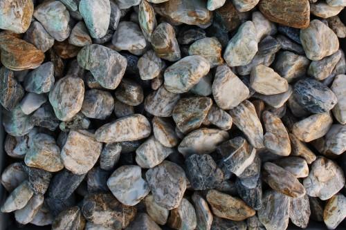 Щебень галтованый медовый (мрамор) фр. 40-70 мм.